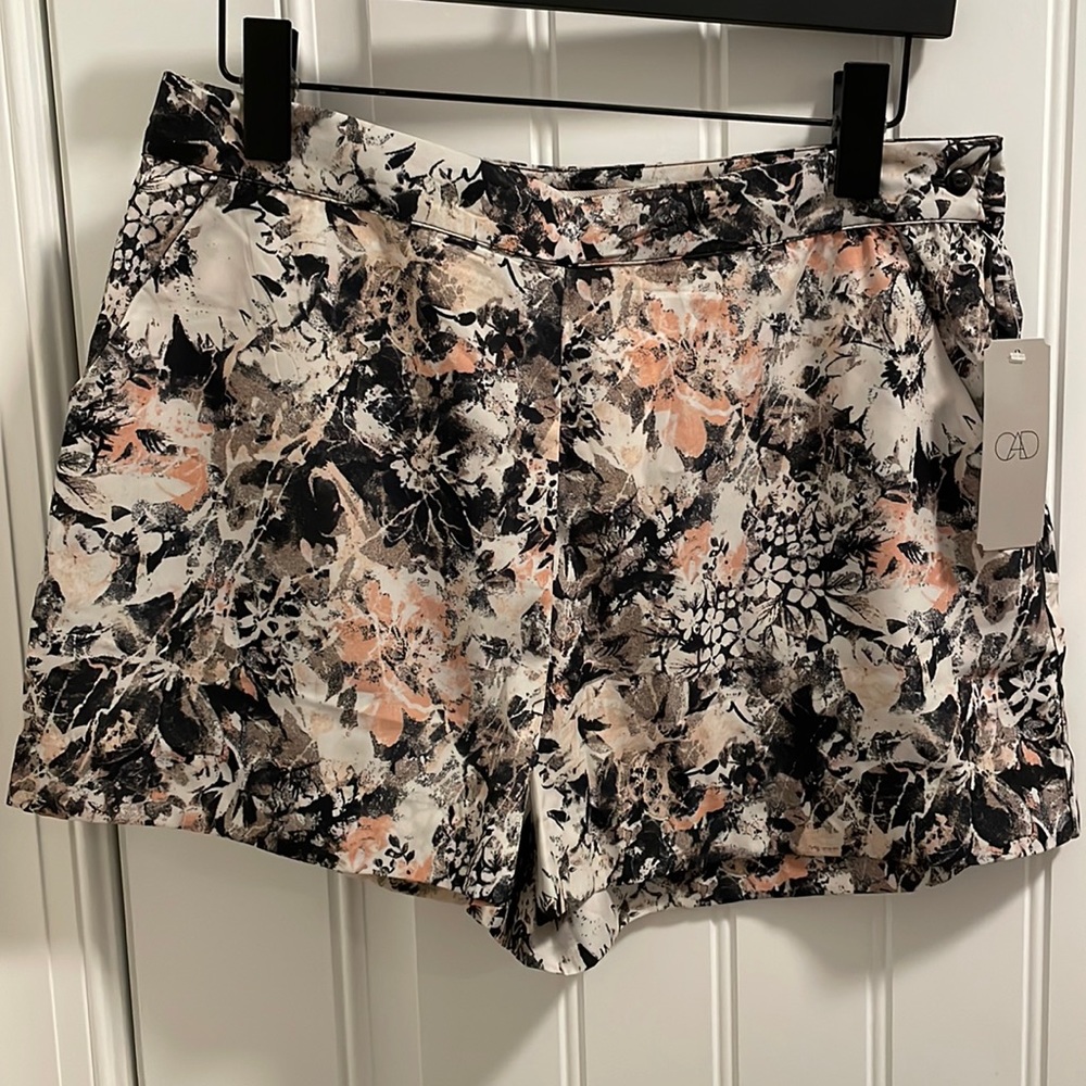 CAD Shorts with Flower Pattern and Side Zipper in Large